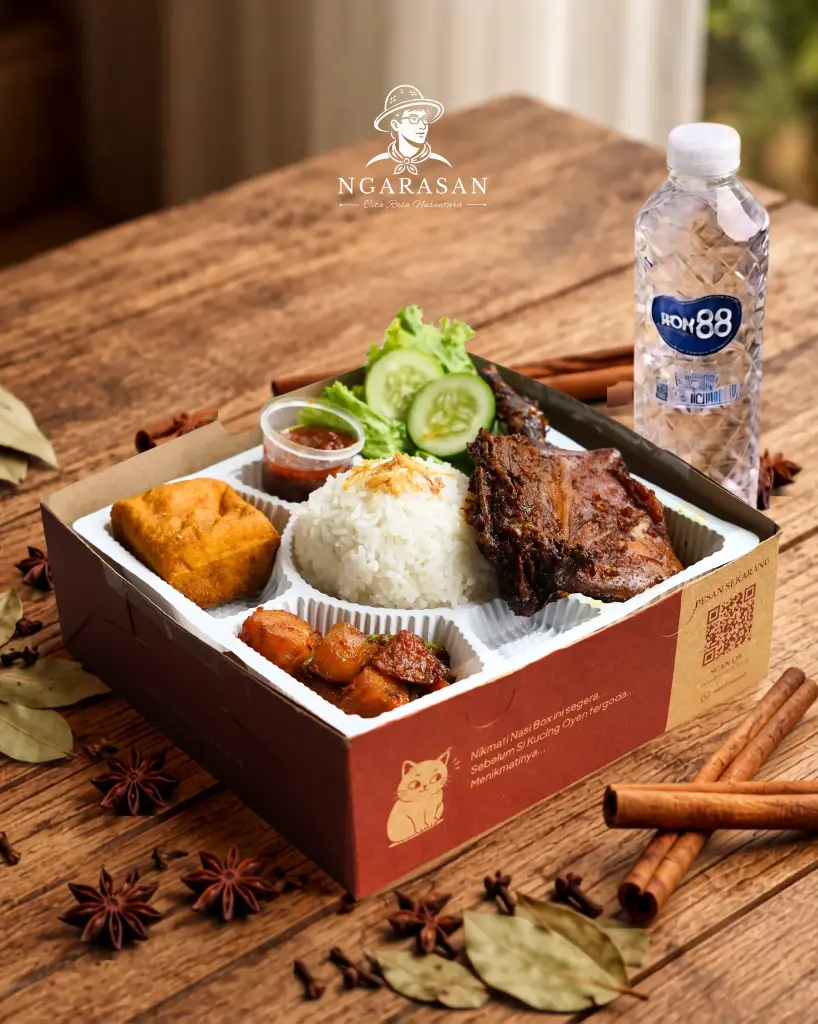 Nasi Box Ngarasan Bebek Oven Spesial + Air Mineral 